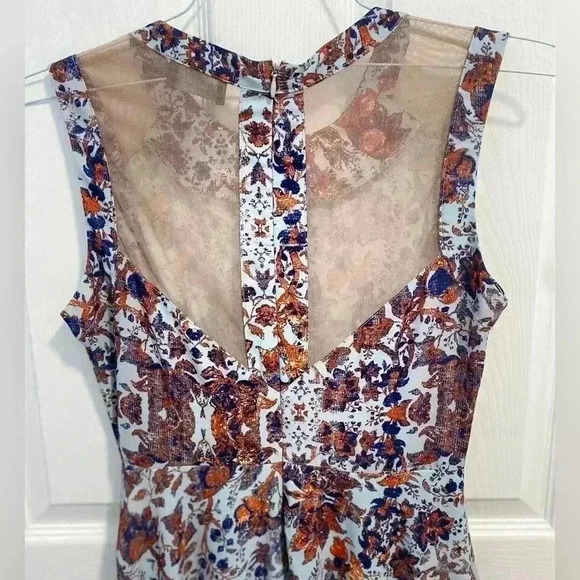 ASTR Women’s Blue Floral Fit & Flare Dress Size Small Mesh Back Cutout Sleeveles - Picture 5 of 8